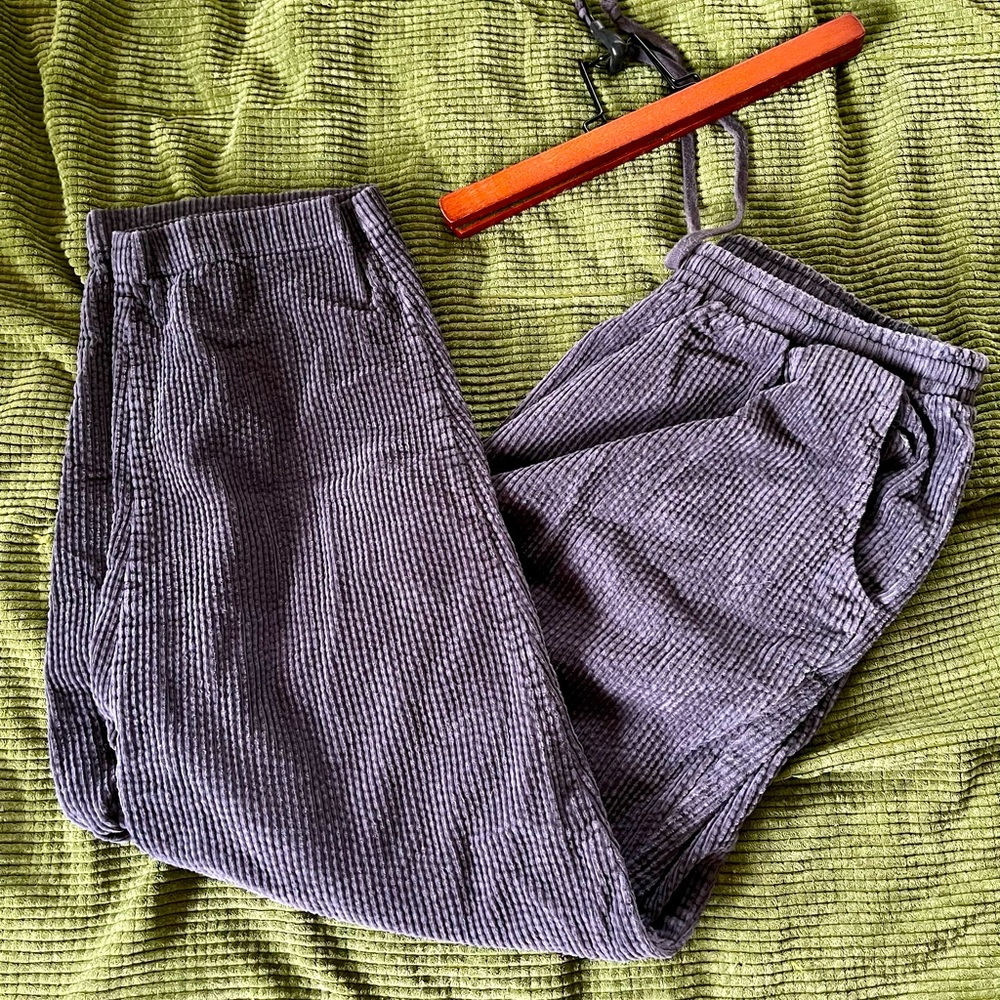 [SOLD] Cropped high-waist comfy pants with AMAZING pockets!